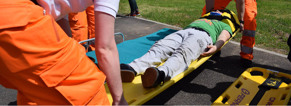 Правила переноски пострадавших на носилках